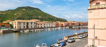 Apartment 'Vista Sul Fiume' with Temo River View, Wi-Fi and Air Conditioning