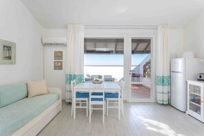 TV - Holiday Home 'Love Sant'elmo' with Sea View, Wi-Fi and Air Conditioning (Castiadas)