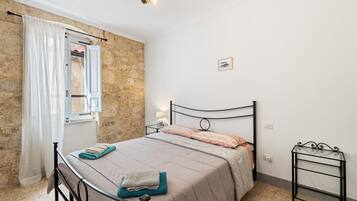 3 Schlafzimmer, Schreibtisch, Bügeleisen/Bügelbrett, kostenloses WLAN