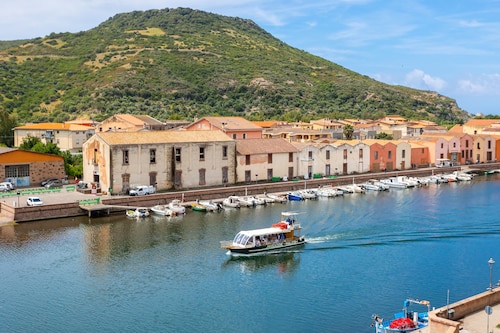 Apartment 'L'attico Sul Fiume' with Private Terrace, Wi-Fi and Air Conditioning