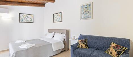 1 habitación, tabla de planchar con plancha, wifi gratis y ropa de cama