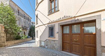 Apartment 'Il Fascino Del Borgo Al Primo Piano' with Wi-Fi and Air Conditioning