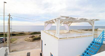 BILOCALE LA CORTE SUL MARE