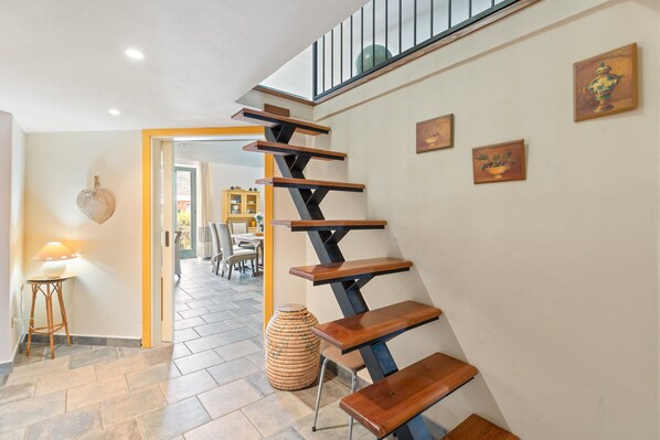 Interior - Apartment 'Le Residenze In Piazza' with Balcony, Wi-Fi and Air Conditioning (Bosa)