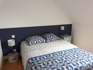 2 bedrooms, iron/ironing board
