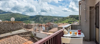 Holiday Home 'La Casetta - Sea and Mountain' with Mountain View, Balcony and Wi-Fi