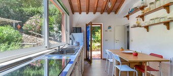 Villa 'I Fiori Redinoce' avec terrasse privée, jardin privé et climatisation