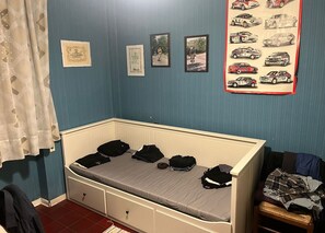 4 slaapkamers, een strijkplank/strijkijzer, reisbedje, wifi