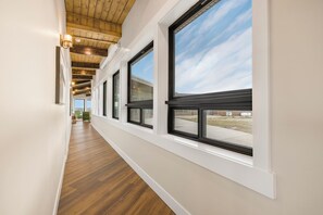 Interior - Epic Private Lake-Modern Lodge+AC+WiFi+50minstoYNP (Island Park)