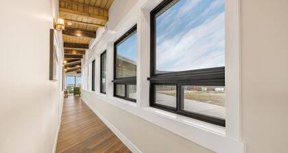 Epic Private Lake-Modern Lodge+AC+WiFi+50minstoYNP