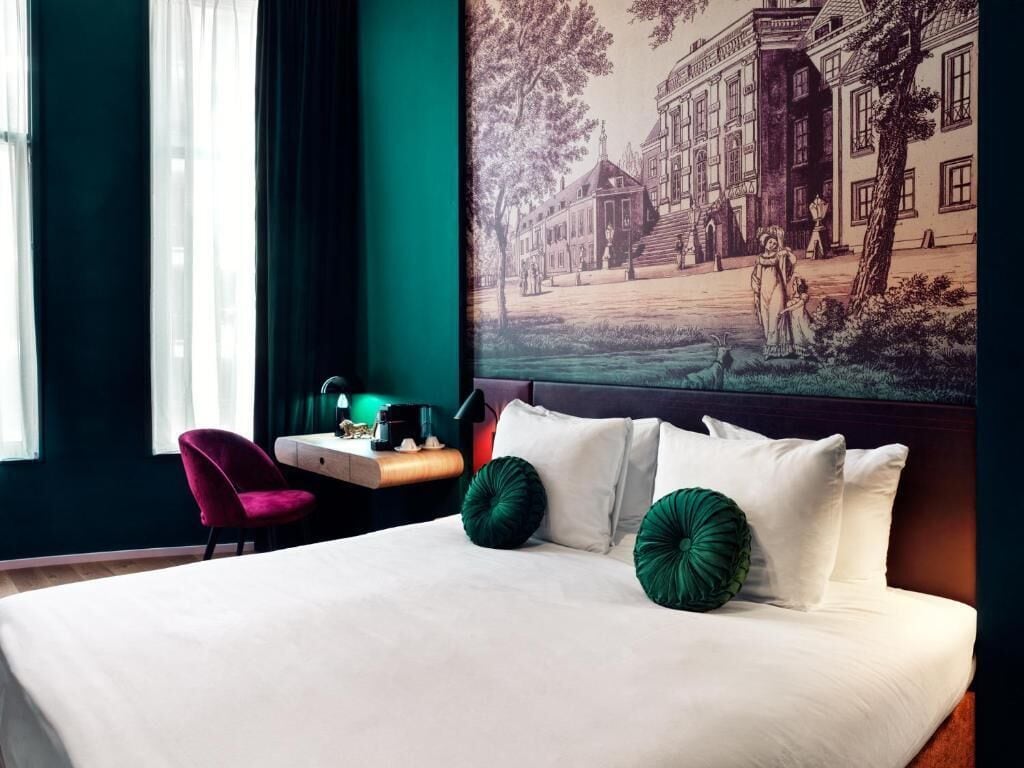 Premium bedding, pillow-top beds, minibar, in-room safe
