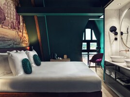 Ropa de cama de alta calidad, colchones con pillow-top y minibar 