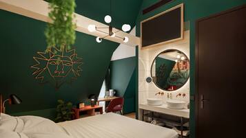 Luxe beddengoed, pillowtop-bedden, een minibar, een kluis op de kamer
