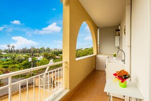 Property grounds - Apartment 'Chiara Home' with Balcony, Wi-Fi and Air Conditioning (Giardini Naxos)