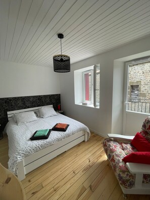 2 chambres, fer et planche à repasser, Wi-Fi gratuit, draps fournis