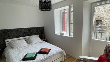2 slaapkamers, een strijkplank/strijkijzer, gratis wifi, beddengoed