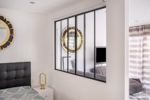 1 habitación, tabla de planchar con plancha, wifi gratis y ropa de cama 