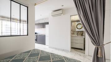 1 habitación, tabla de planchar con plancha, wifi gratis y ropa de cama