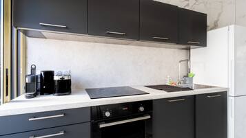 Refrigerador, microondas, horno, placa de cocina