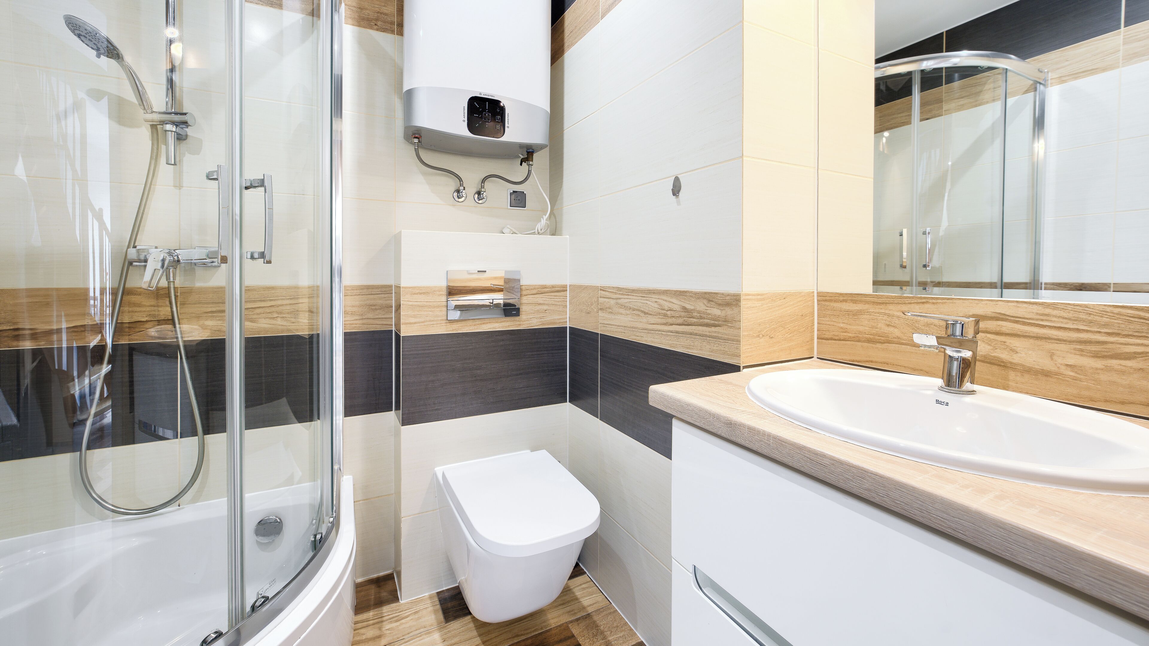 Apartment (406) | Bathroom | Shower, towels