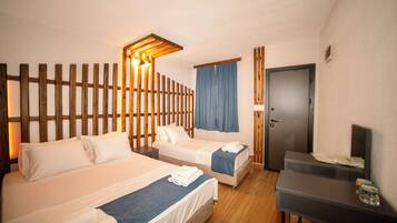 Kamar Triple Standar | Wi-Fi gratis dan seprai linen