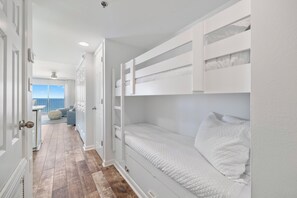 2 makuuhuonetta, silitysrauta/-lauta, ilmainen Wi-Fi, vuodevaatteet