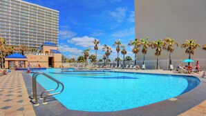 Unclassified image, 2 of 46, button - Crystal Tower 1606 by Liquid Life (Gulf Shores)