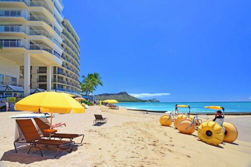 1 Block from World-Famous Waikiki Beach in the Heart of Waikiki! FREE Parking