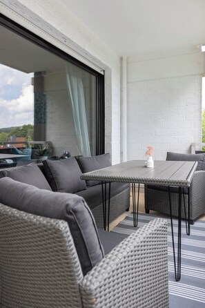 Outdoor dining - Newly renvated studio apartment with WiFi in charming Hahnenklee-Bockswiese. (Hahnenklee-Bockswiese)