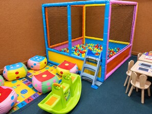 A children's play area with a ball pit, soft play structures, and a small slide. - ivy Hotel Spa (Cinarcik)