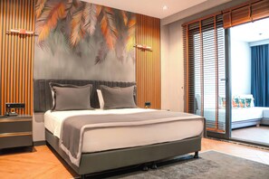 Minibar, in-room safe, desk, laptop workspace - ivy Hotel Spa (Cinarcik)