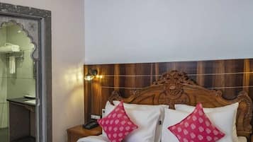 Royal Double Room | Desk, laptop workspace, iron/ironing board, free WiFi