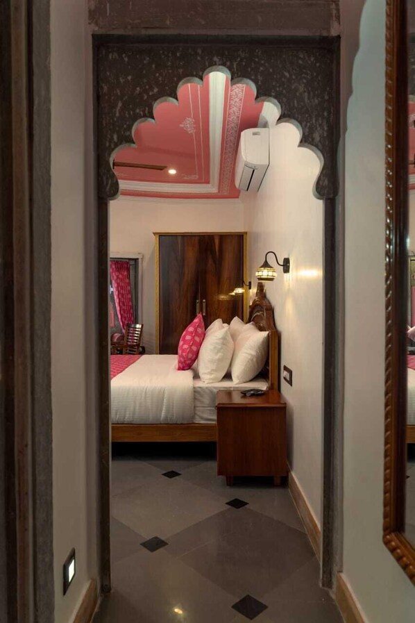 Royal Double Room | Desk, laptop workspace, iron/ironing board, free WiFi - Aaj Haveli - A Luxury Boutique Hotel (Udaipur)