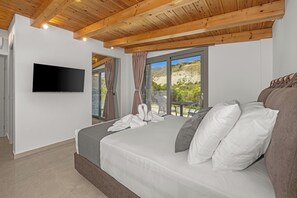 3 quartos, cofres nos quartos, ferros/tábuas de passar roupa