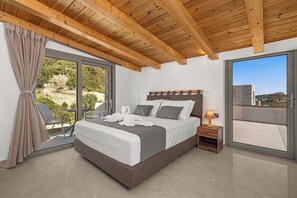 3 bedrooms, in-room safe, iron/ironing board, free WiFi