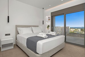 3 chambres, coffres-forts dans les chambres, fer et planche à repasser