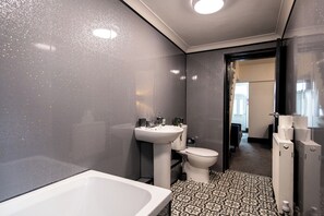 独立别墅 | 浴室 | 免费洗浴用品、肥皂、洗发水、卫生纸