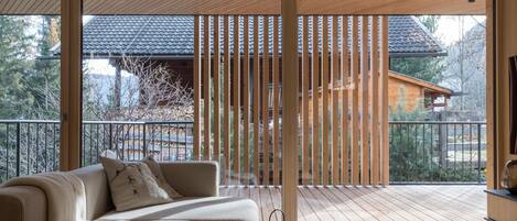 Smart-tv, pejs, bordfodbold, bøger