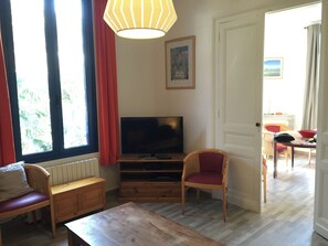 Living area - LARGE VILLA for 14 people in the center of Arcachon, 100 M FROM THE BEACH, with garden (Arcachon)