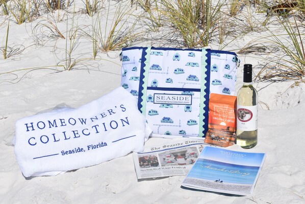 Unclassified image, 1 of 49, button - King Guest Cottage in Seaside Prime Location, Sleeps 4 - 2 Bikes! New! (Santa Rosa Beach)