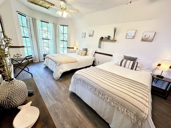 2 chambres, fer et planche à repasser, Wi-Fi, draps fournis