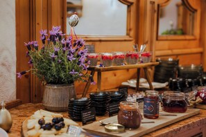 Free daily local cuisine breakfast  - Hotel Der Waldhof in Völlan (Lana)