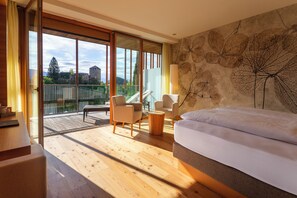 In-room safe, desk, blackout drapes, soundproofing - Hotel Der Waldhof in Völlan (Lana)