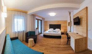 Economy Double Room, Balcony, Park View - Hotel Der Waldhof in Völlan (Lana)