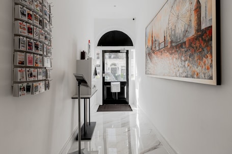 Lobby. Upper Berkeley Hotel