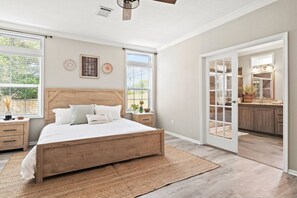 3 Schlafzimmer, Schreibtisch, Bügeleisen/Bügelbrett, Reisekinderbett