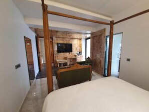 Presidential Suite | Down duvets, individually furnished, desk, laptop workspace - Hotel Daffodils Inn (Dehradun)