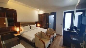 Superior Double Room | Down comforters, individually furnished, desk, laptop workspace
