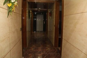 Lobby - Hotel Daffodils Inn (Dehradun)