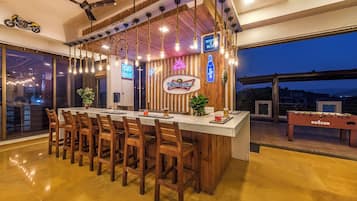 Bar (in der Unterkunft)